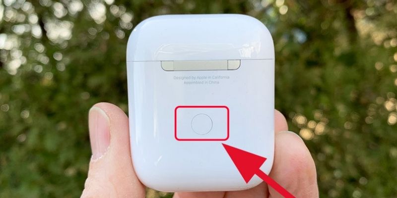 Nút bấm vật lý hỗ trợ chuyển bài hát trên Airpod